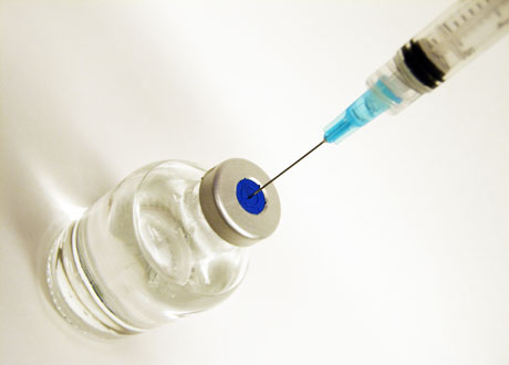 Vaccinspruta fylls på