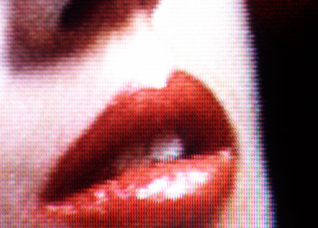 Röd sensuell lite halvöppen mun med fylliga läppar