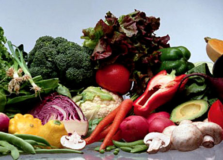 Blandade grönsaker på ett bord