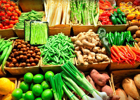 Grönsaker och frukt i lådor