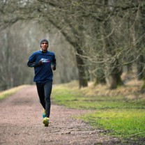 Mustafa "Musse" Mohamed att delta och springa för en god sak - forskningen kring ryggmärgsskador.