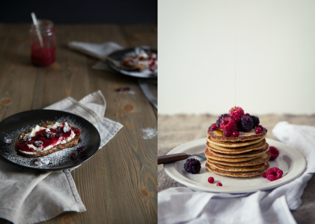 Matkollage - en bra matbild till höger och en dålig matbild till vänster föreställer pannkakor sylt bär