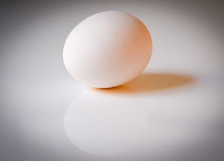 Ett ägg på ett bord