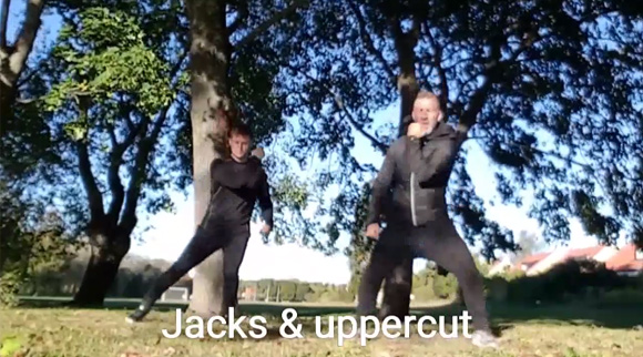 Jumping jacks med uppercut högerkrok