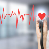 stetoskop och rött hjärta
