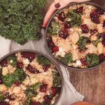 Bowls med quinoa, grönkål och rödbeta