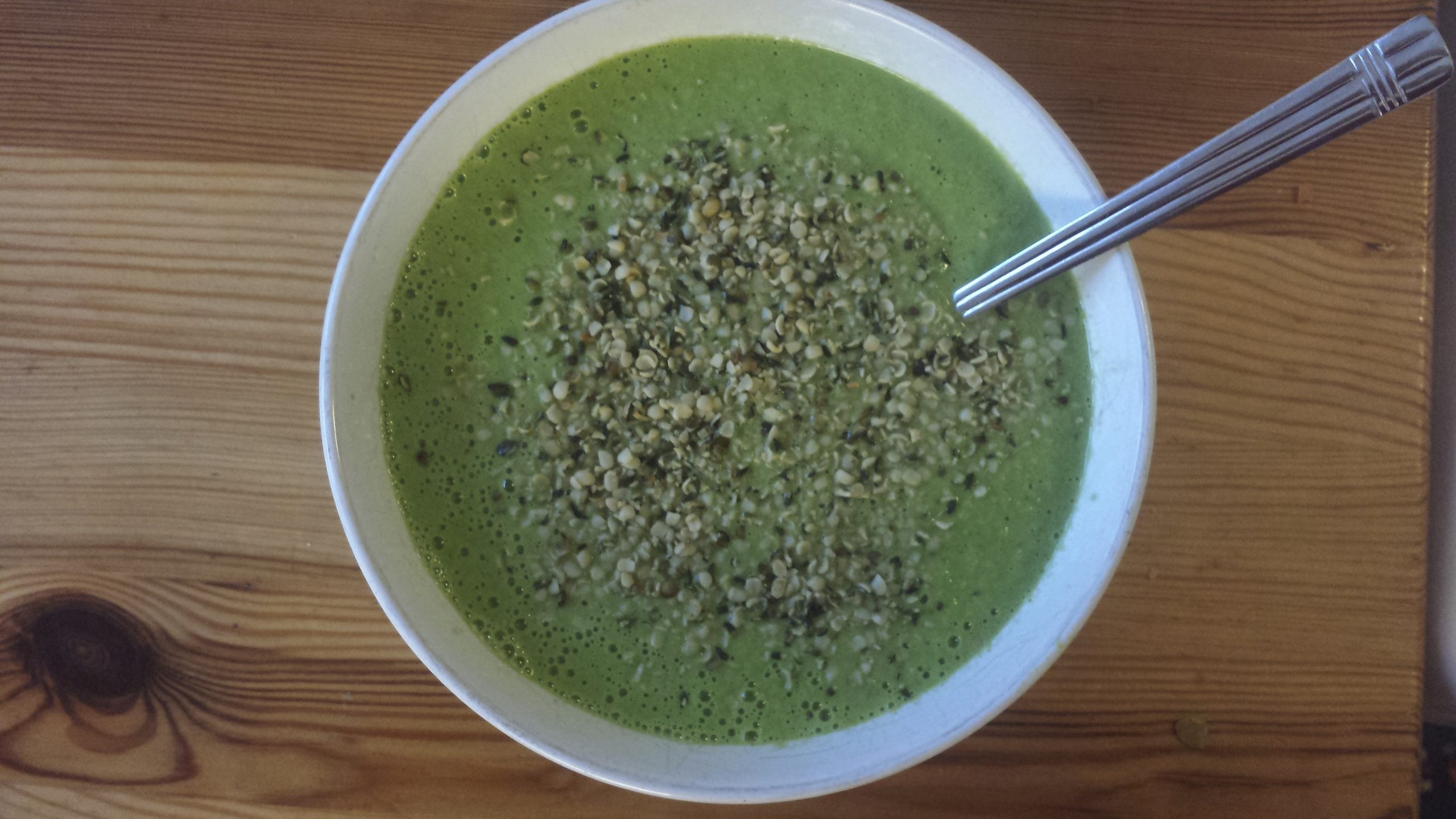 Grönkål & broccolisoppa och morotssallad
