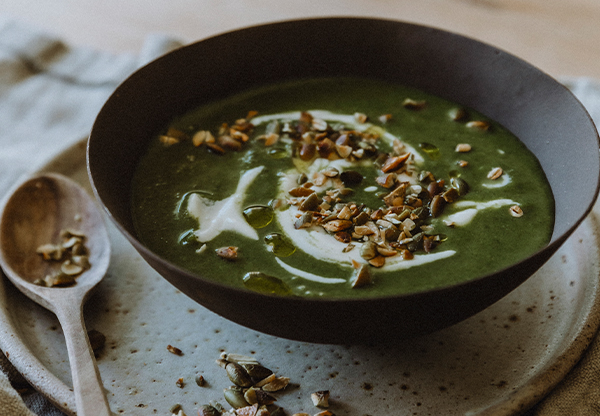 Vårgrön och kalorisnål soppa
