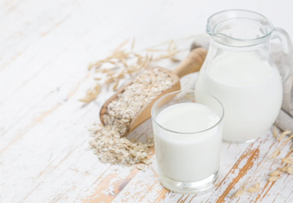 Svensk havremjölksproducent i blåsväder – så gör du din egen havremjölk
