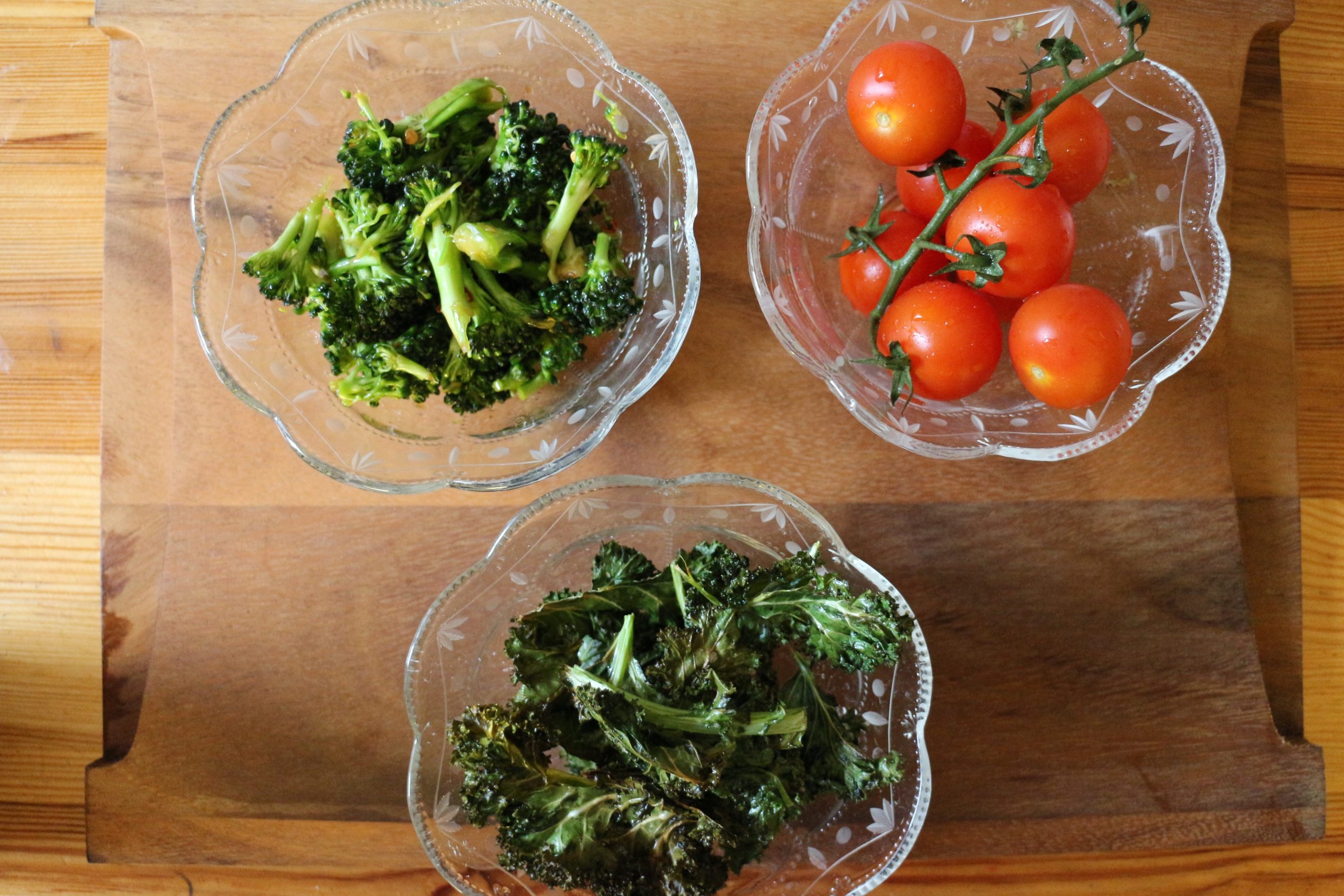 Marinerad broccoli, tomater och superchips – var och en för sig.