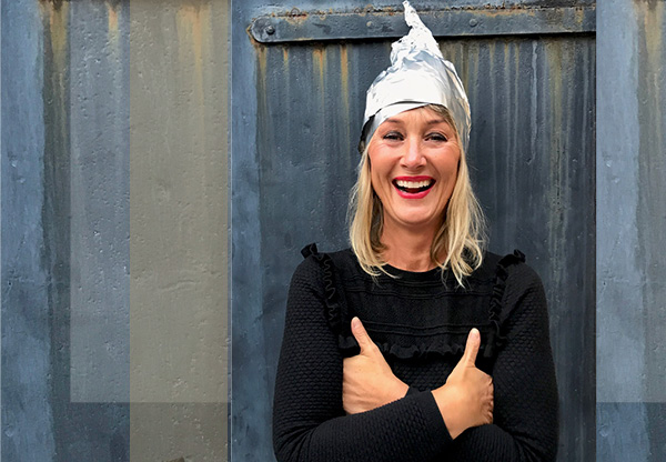 Karin Björkgren Jones efterlyser ett #metoo för ”foliehattar”