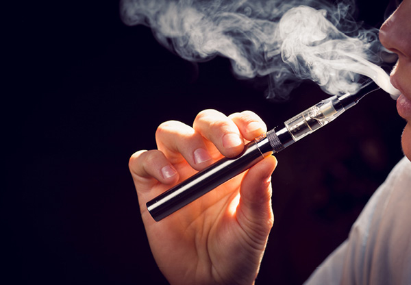 Smakämnen i e-cigaretter riskerar skada lungorna