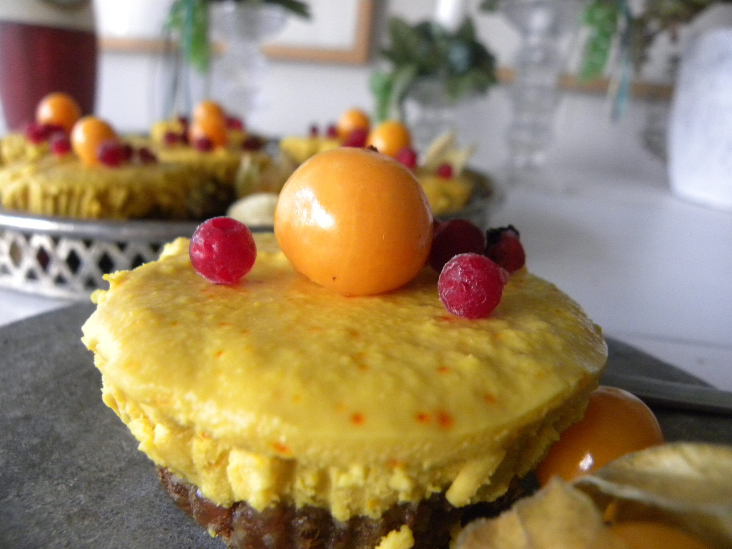 Rawfood cheesecake med saffran- och apelsinkräm