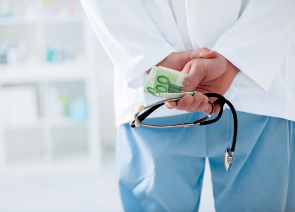 Läkare i expertgrupper hos myndighet dolde arvoden från läkemedelsföretag
