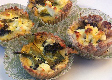 Matmuffins med kokosmjöl – fyllda med broccoli och fetaost