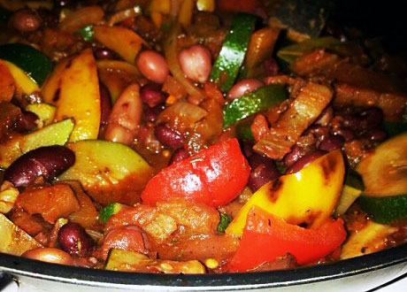 Ratatouille med grönsaker i stekpanna