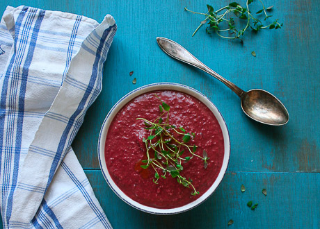 Raw soppa på rödbeta & avokado