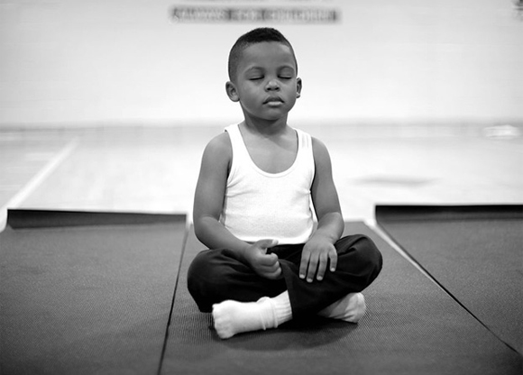 Skolan bytte kvarsittning mot meditation – och fick effekt direkt