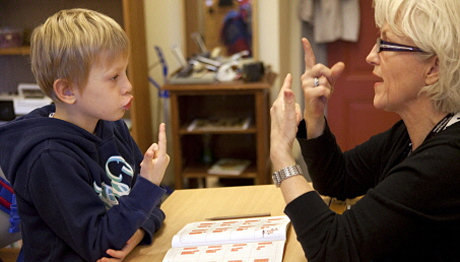 Teckenspråk gynnar barns språkutveckling