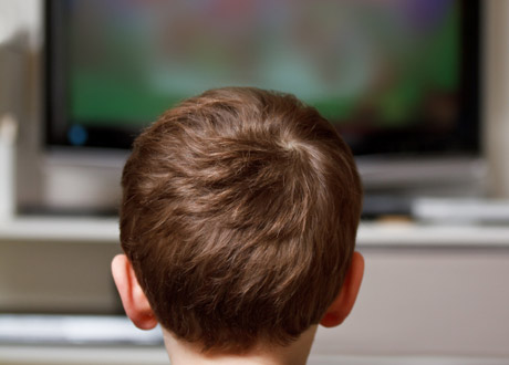 Tv-tittande gör barn överviktiga