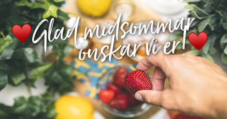 Midsommarhälsning från Kurera, med hand som tar jordgubbar ur skål