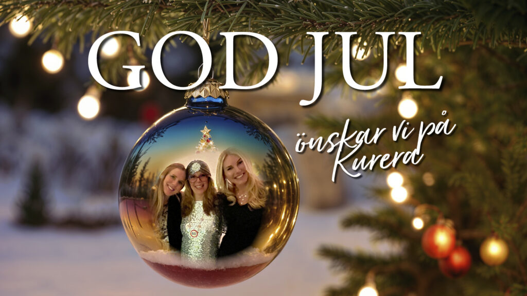 Texten God jul önskar vi på Kurera och en julkula med redaktionens ansikten i