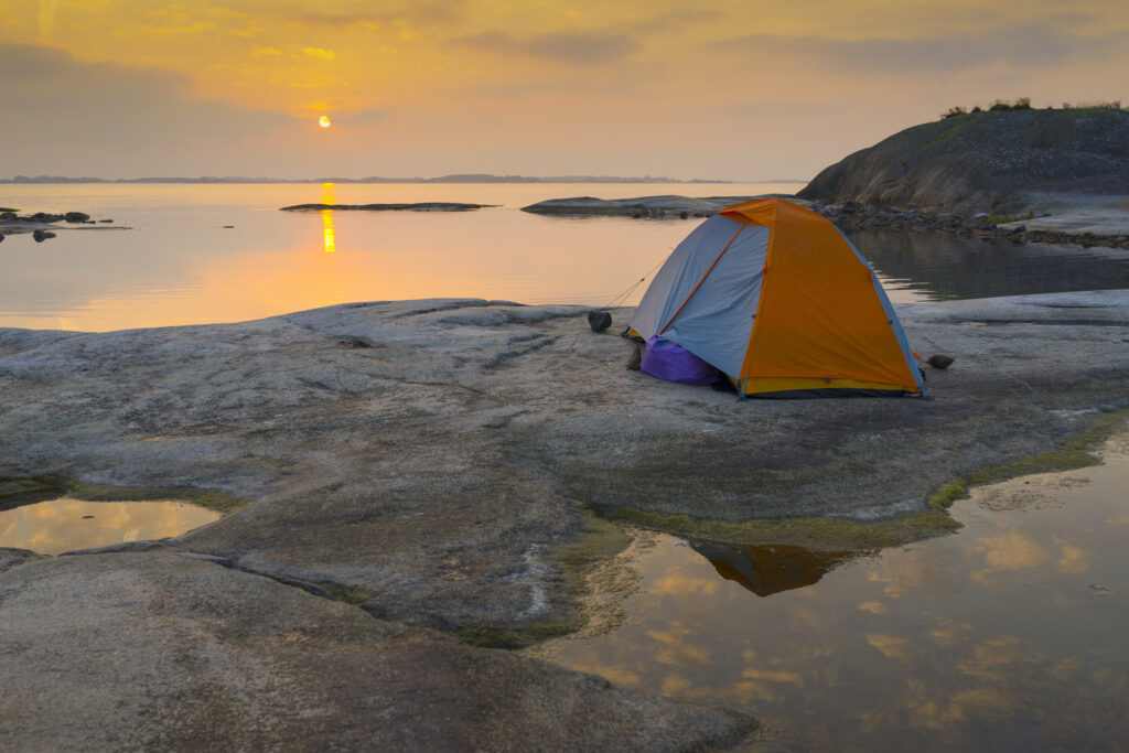 tält på klippa