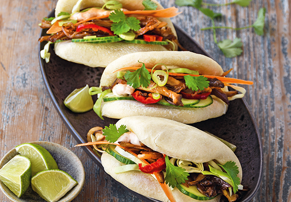 Tre bao buns med svamp och grönsaker