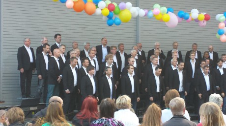 The Entertaimen sjunger på Årsta torg sommarne 2013